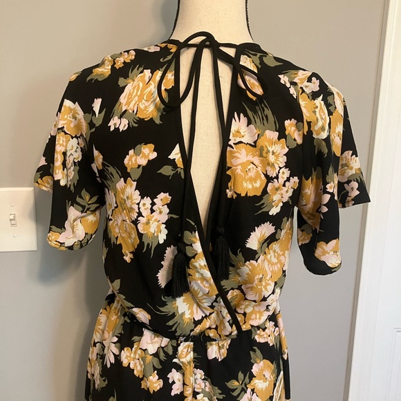 Black jumpsuit with yellow flowers - Picture 7 of 12